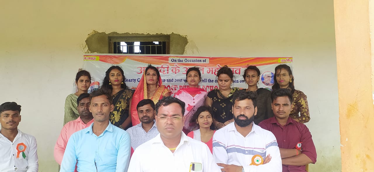 रेड रोज पब्लिक स्कूल में धूमधाम से मनाया गया स्वतंत्रता दिवस