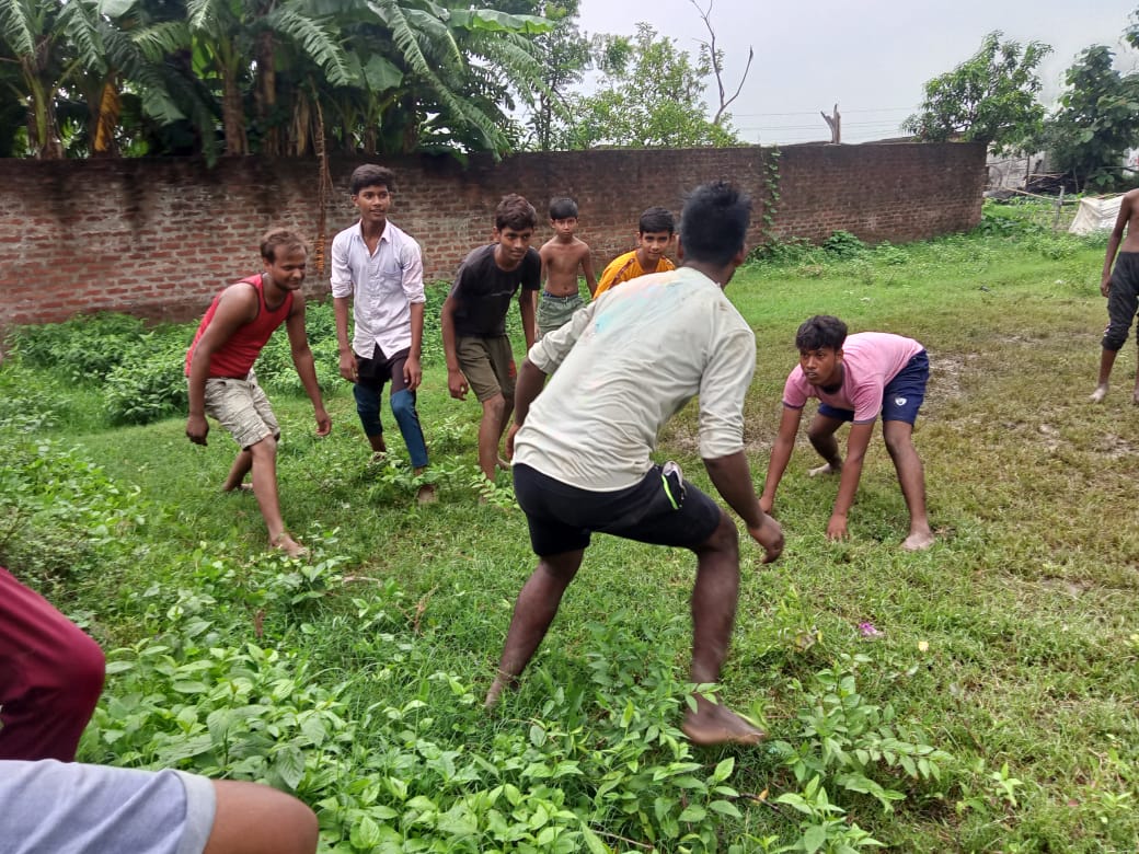 deoria news देवरिया भटनी नाग पंचमी के दिन लोगों ने चढ़ाएं दूध, लावा ।बच्चों ने खेला कबड्डी ,खो-खो और बच्चियों ने झूली झूला.