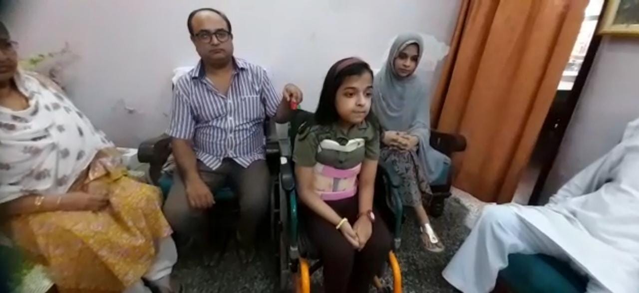 deoria news देवरिया की 13 साल की लड़की की जान की कीमत 10 करोड़ मां बाप ने बताएं