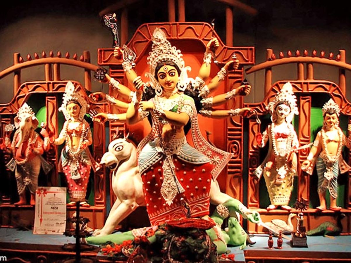 Deoria News: नवरात्रि के प्रथम दिन देवरिया के सभी दुर्गा मंदिरों में भक्तों की भीड़, अहिल्यापुर मंदिर में विशेष पूजा-अर्चना