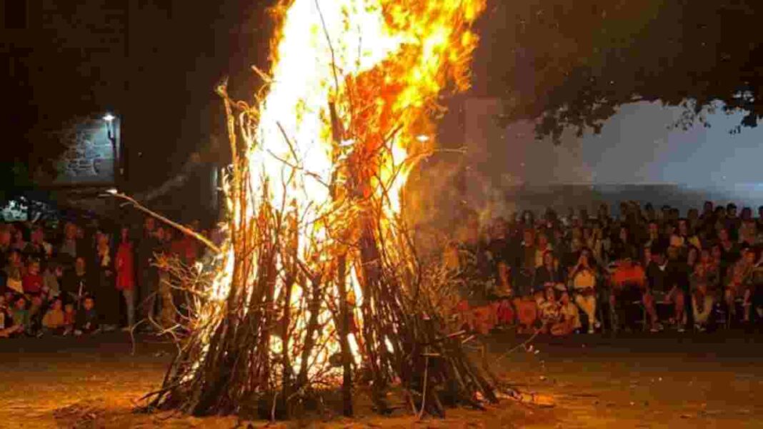 Holika Dahan 2024: होलिका दहन है आज भूल कर भी ना करें यह गलती अग्नि में अर्पित करिए ये चीज होगी सभी मनोकामनाएं पूरी