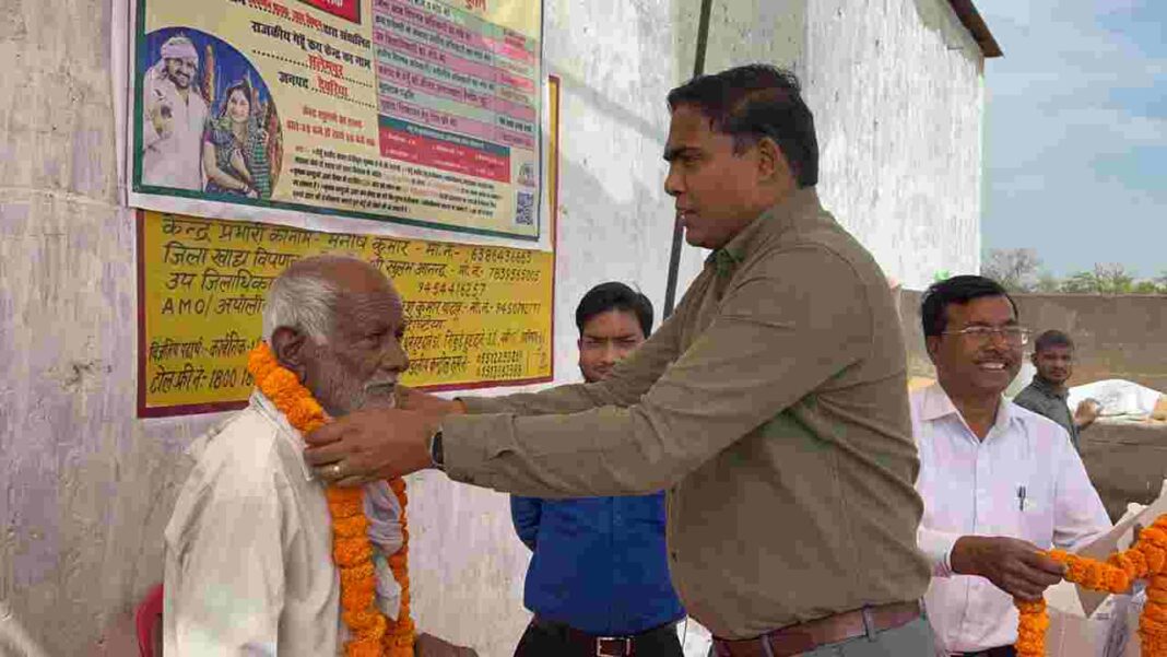 इस वजह से देवरिया जिला अधिकारी ने किसानों को किया सम्मानित दिए जरूरी जानकारी