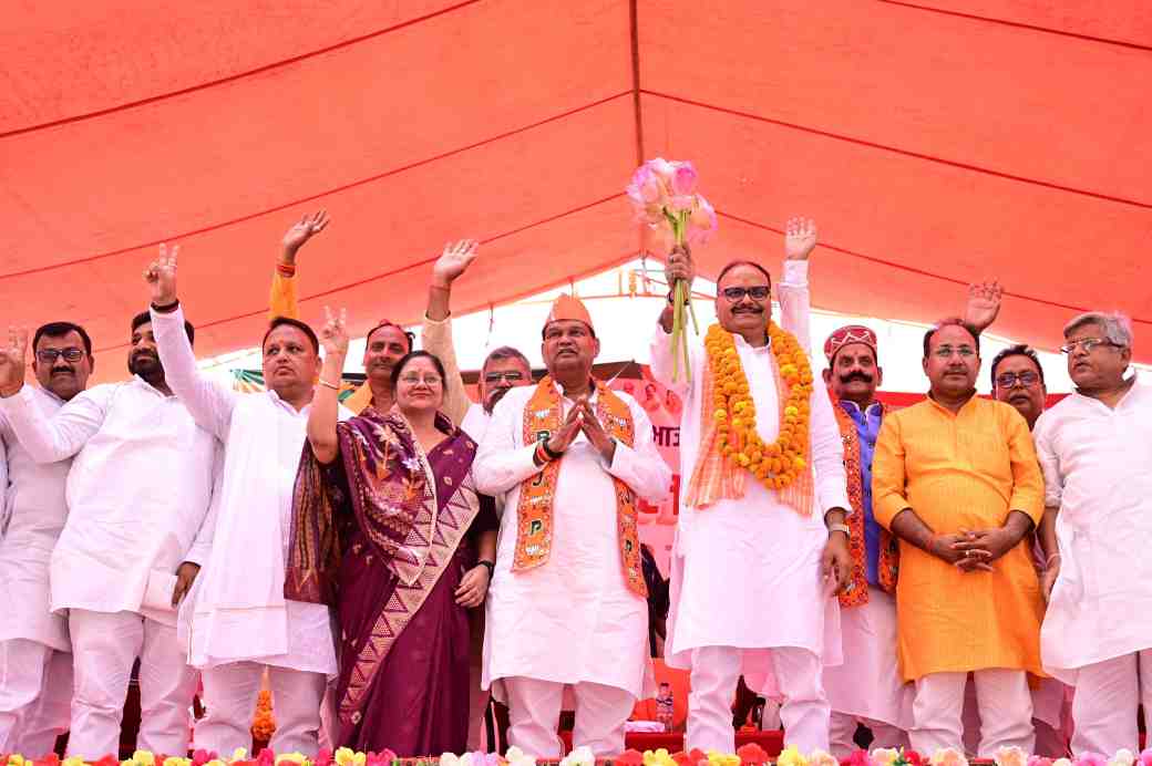 Deoria News: 4 जून के बाद देश के 3 करोड़ गरीबों को एक एक मकान उपलब्ध कराने का काम भाजपा सरकार करेगी-योगी आदित्यनाथसांसद प्रत्याशी रविन्दर कुशवाहा के समर्थन में आयोजित की गई जनसभा