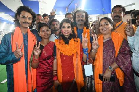 Maithili success story: 10 साल में सिंगिंग से शुरुआत, 17 में राइजिंग स्टार, 20 में ब्रांड एंबेसडर और 25 में बनी जनप्रतिनिधि — जानिए ‘मैथिली’ का प्रेरणादायक जीवन सफर