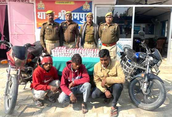 Deoria News: अवैध देशी शराब तस्करी पर पुलिस की कार्रवाई, 160 पाउच बरामद, तीन गिरफ्तार